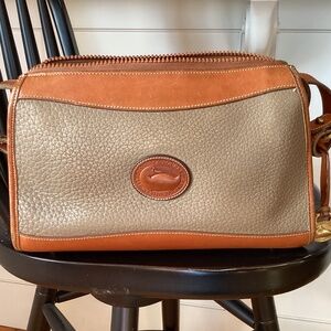 VINTAGE DOONEY & BOURKE crossbody Classic Zip Top taupe,  light brown trim  80’s